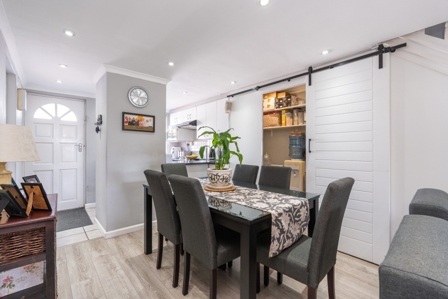 4 Bedroom Property for Sale in Thornton Western Cape